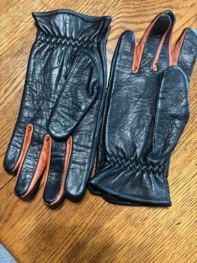 Womens Harley Davidson Black Leather Driving Gloves size large. No rips